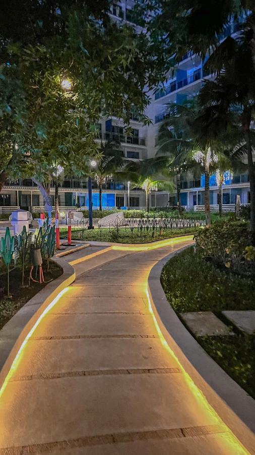 Azure Urban Resort Maui Unit Манила Экстерьер фото