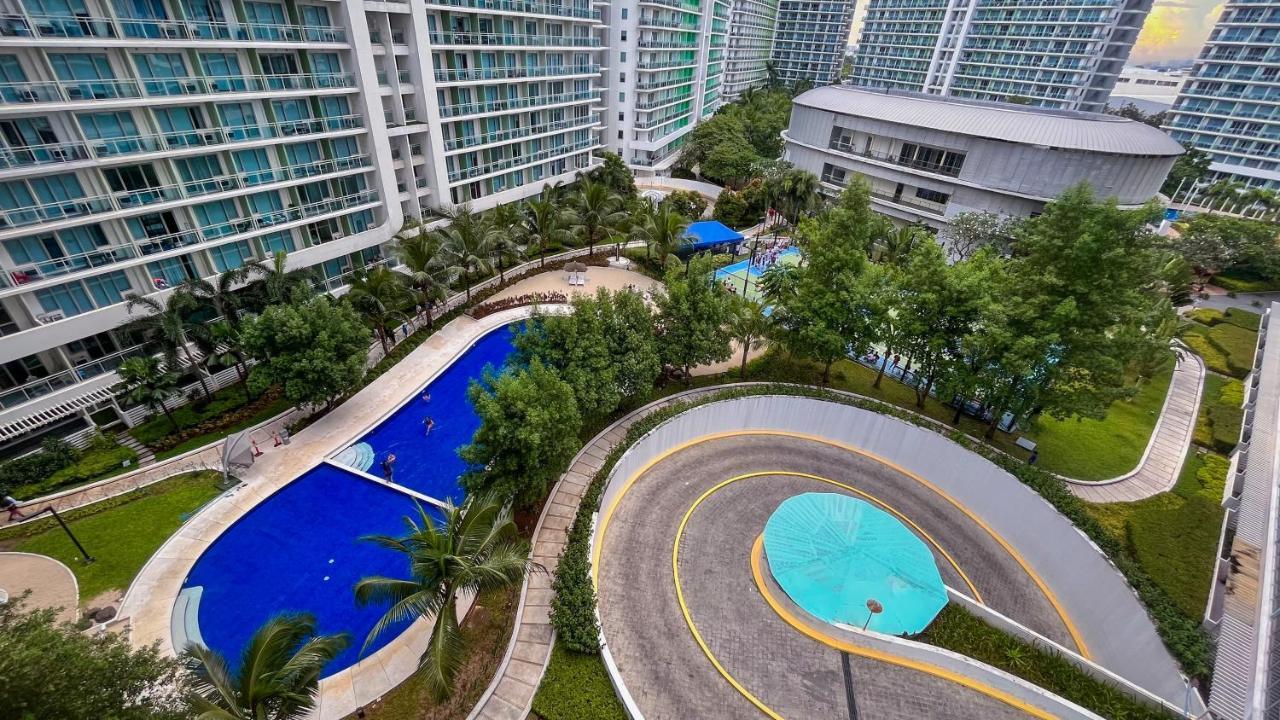 Azure Urban Resort Maui Unit Манила Экстерьер фото