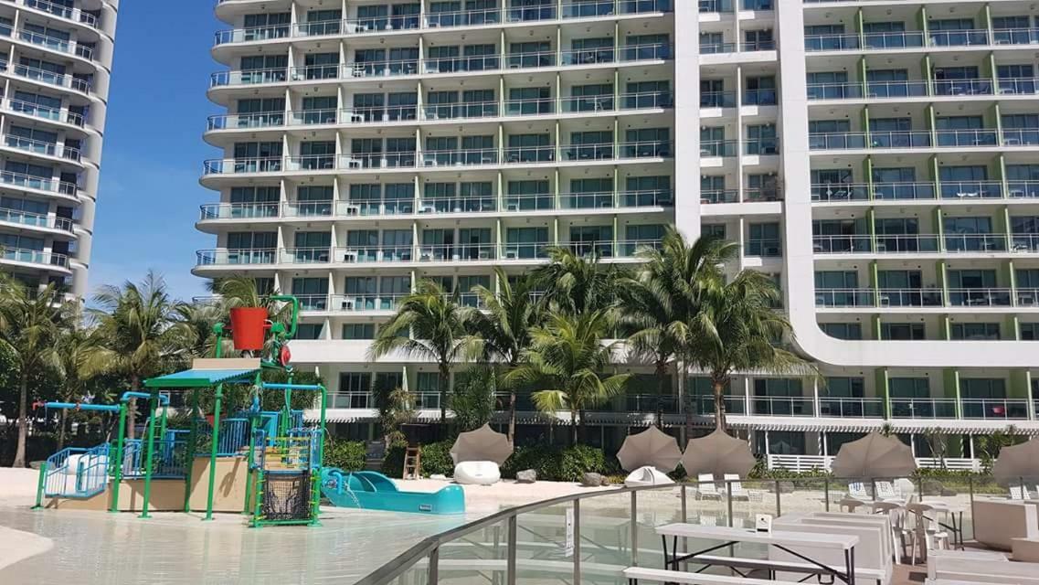 Azure Urban Resort Maui Unit Манила Экстерьер фото