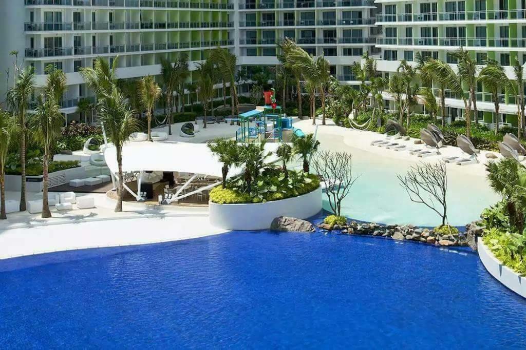 Azure Urban Resort Maui Unit Манила Экстерьер фото