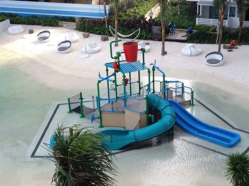 Azure Urban Resort Maui Unit Манила Экстерьер фото