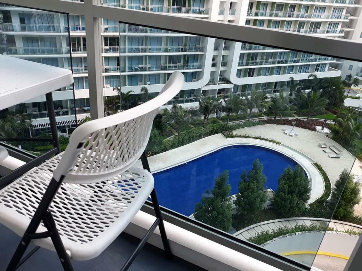 Azure Urban Resort Maui Unit Манила Экстерьер фото